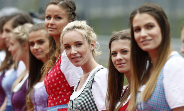 F1 Grid Girls beim Österreich-GP 2015 - Traditionell in landestypischer Tracht zeigten sich die Grid Girls beim achten Saisonrennen der Formel 1 formel 1grid girls 2015 f1 österreich gp spielberg schönheiten boxenluder galerie