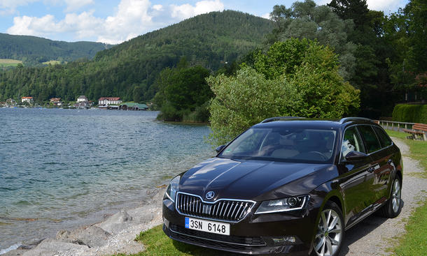 Fahrbericht Skoda Superb Combi 2015 Kombi 2.0 TDI Fahrverhalten Fotos