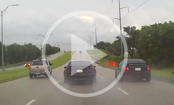 Ford Mustang mit Aquaplaning-Crash Ford Mustang mit Aquaplaning-Crash
