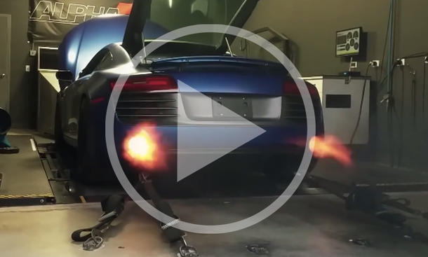 Video: Getunter Audi R8 V10 spuckt Feuer Video: Getunter Audi R8 V10 spuckt Feuer