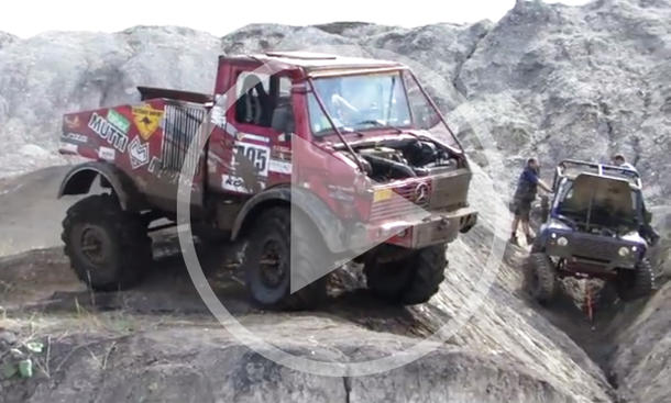 Video: Unimog mit Kopfstand Video: Unimog mit Kopfstand