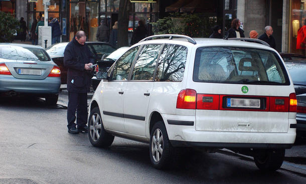 Warnblinker: Einschalten am Stau-Ende ist erlaubt