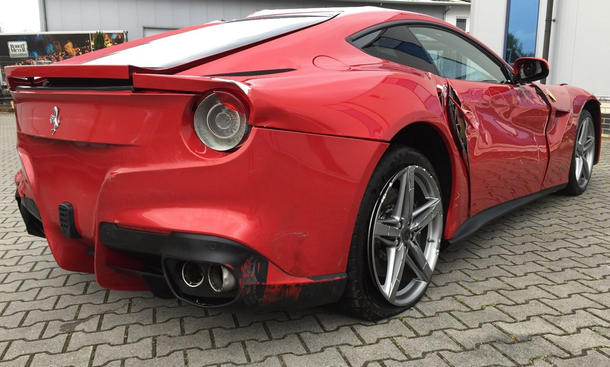 Gecrashter Ferrari F12: Verkauf