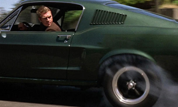 Platz 8: Ford Mustang Fastback - Da qualmt der Gummi: In diesem moosgrünen Ford Mustang Fastback ging Steve McQueen in "Bullit" auf Verbrecherjagd. Der Hard-Boiled-Krimi aus dem Jahr 1868 ist vor allem für eine der längsten Verfolgungsjagden der Filmgesc kultautos kino filmautos ferrari mustang delorean knight rider magnum hitliste