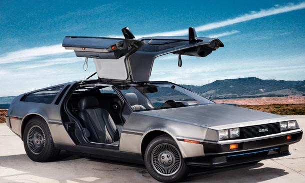 Platz 6: DeLorean DMC-12 - ... Nachfrage nur gering. Bereits ein Jahr nach Einführung musste DMC Insolvenz anmelden. Von den 8583 fertiggestellten Exemplaren gibt es weltweit nur noch rund 4000, viele davon als Liebhaberstück in Privatsammlungen. kultautos kino filmautos ferrari mustang delorean knight rider magnum hitliste