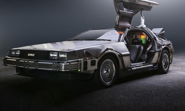 Platz 6: DeLorean DMC-12 - Als Auto ein Flop, im Film ein Star: Der DeLorean DMC-12 erlangte als Zeitmaschine in Steven Spielbergs "Zurück in die Zukunft" über Nacht Weltruhm. Auf dem freien Markt schlug er sich dagegen katastrophal. Die Flügeltüren waren kultautos kino filmautos ferrari mustang delorean knight rider magnum hitliste