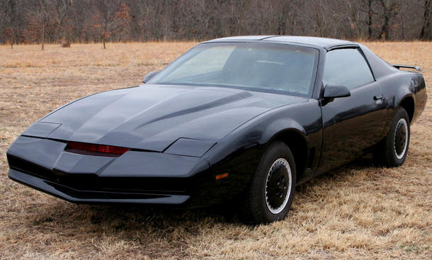 Platz 3: "K.I.T.T." Pontiac Firebird Trans-Am - ... intelligente Super-Car mit der sonoren Stimme raste in der Serie bis auf 480 km/h Spitzentempo, war dabei quasi unzerstörbar und verfügte darüberhinaus auch noch über unsichtbare Sicherheitsgurte! Klar, kultautos kino filmautos ferrari mustang delorean knight rider magnum hitliste