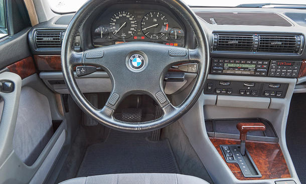 BMW 735i E32