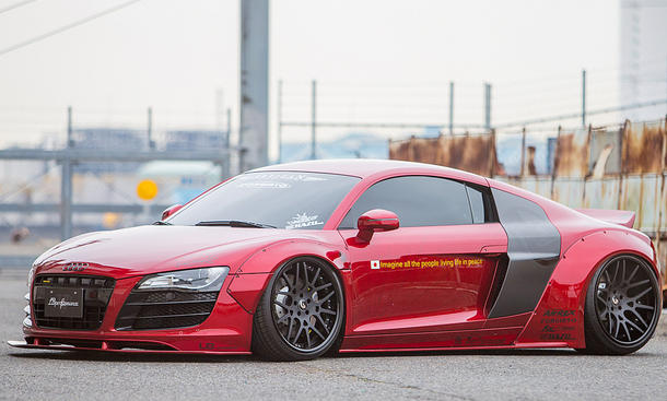 Liberty Walk Audi R8