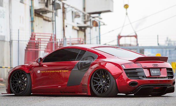 Liberty Walk Audi R8