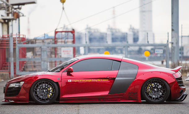 Liberty Walk Audi R8