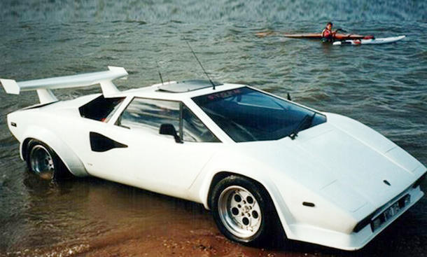 Lamborghini Countach als Amphibienfahrzeug 