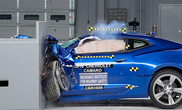 Chevrolet Camaro im IIHS-Crashtest