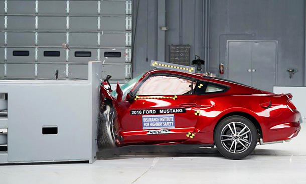 Ford Mustang im IIHS-Crashtest