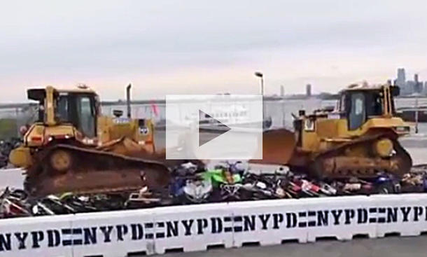 NYPD zerstört Quads und Motocross-Bikes: Video NYPD zerstört Quads und Motocross-Bikes: Video