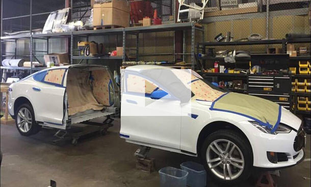 Tesla Model S durchgesägt: Video Tesla Model S durchgesägt: Video