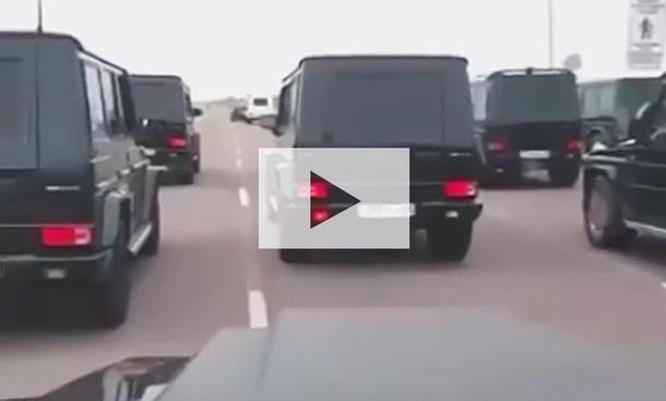 Mercedes G-Klasse auf Formationsfahrt: Video Mercedes G-Klasse auf Formationsfahrt: Video