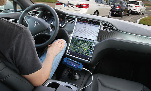 Audi, BMW, Mercedes und Tesla: Autopilot-Vergleich