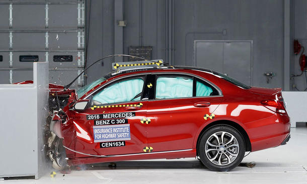 Mercedes C-Klasse: IIHS Crashtest